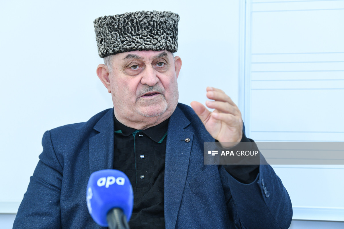 Xanəndə Aqil Məlikov: Baxırsan akademikdir, toyda müğənniyə deyir “Bakılı balasıyam” oxu