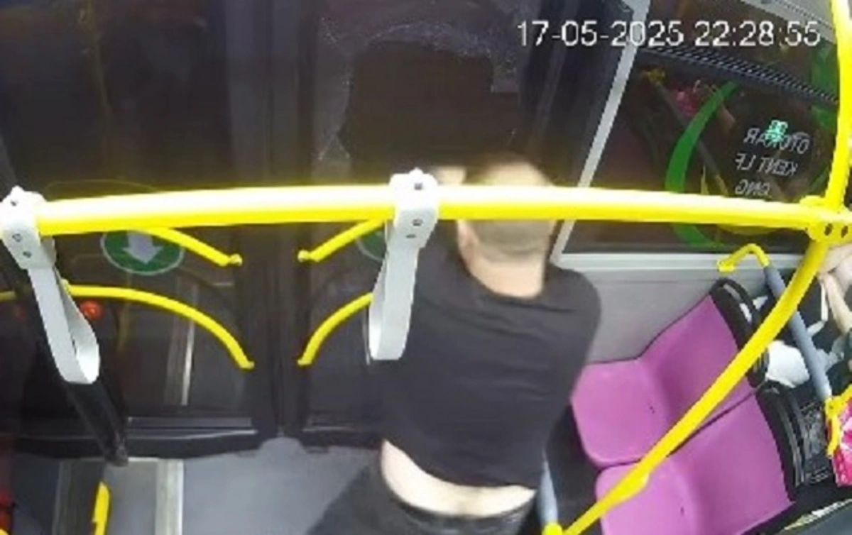 Bakıda sərxoş sərnişin avtobus şüşəsini sındırdı – Sürücü hadisənin detallarını AÇIQLADI