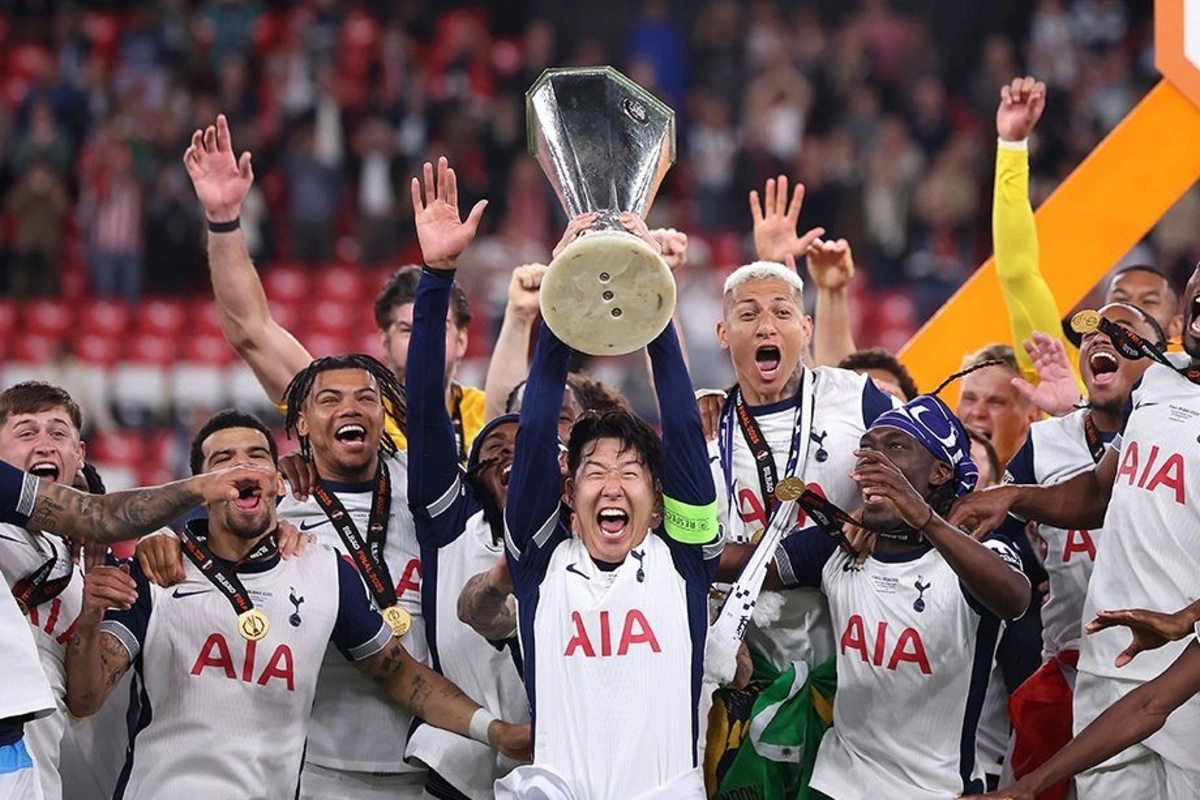 UEFA Avropa Liqasının finalında biabırçılıq - Futbolçulara medal çatmadı