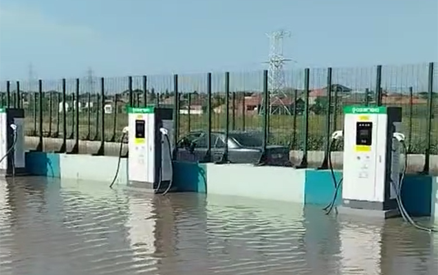 Məntəqəni su basdı, sürücülər çarəsiz qaldı 
							
 -  Video