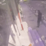 Huşunu itirən azərbaycanlı avtobusun altında qalıb öldü 
 - Video