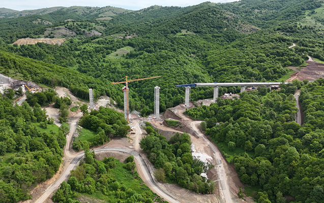 Laçınla Kəlbəcəri yaxınlaşdıran yoldan 
							
 - Fotolar