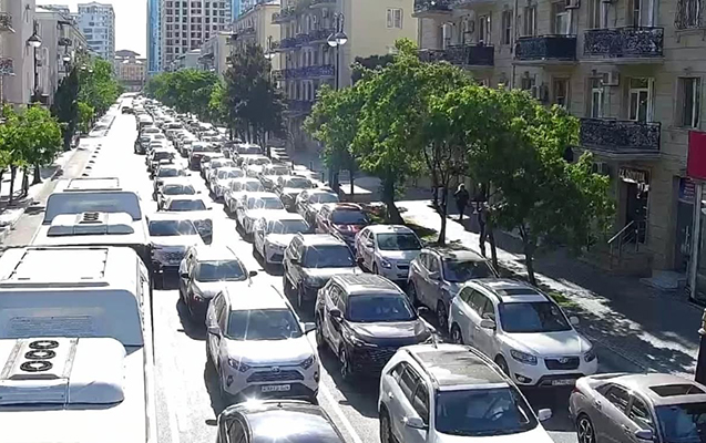 Bu yollar tıxaclıdır 
							
 - Sürücülərin nəzərinə